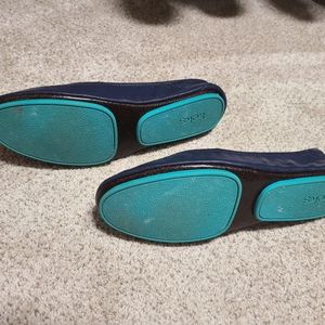 Size 9 navy Tieks
